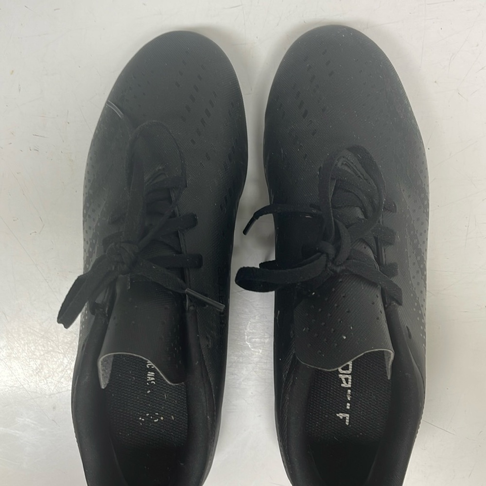 Girls soccer cleats size 7 1/2 worn couple time still new